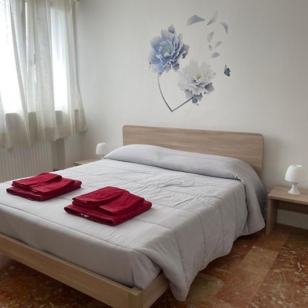 Accogliente Appartamento In Zona Ospedale Udine Exterior photo